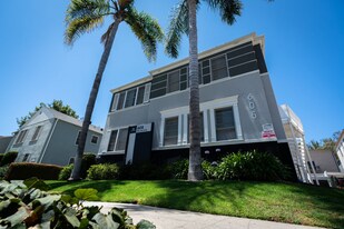 605 Kelton Ave in Los Angeles, CA - Building Photo