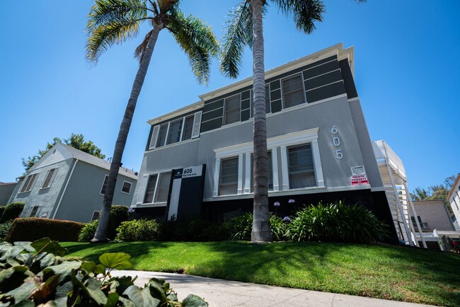 605 Kelton Ave