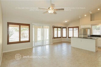 4558 E Via Dona Rd in Cave Creek, AZ - Foto de edificio - Building Photo