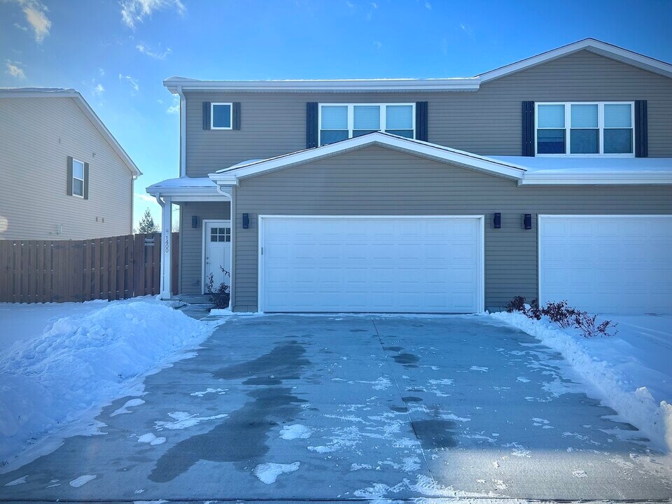 1400 8th St in Harvard, IL - Building Photo