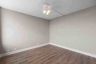 1355 N Sandburg Terrace in Chicago, IL - Building Photo - Building Photo
