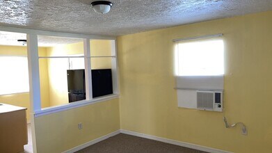 328 Bellair Rd in Ft. Myers, FL - Foto de edificio - Building Photo