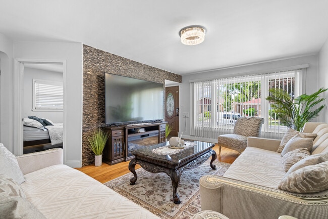 7625 W Strong St in Harwood Heights, IL - Building Photo - Building Photo