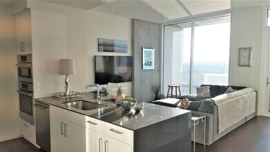 301 West Ave., Unit Suite 4900 in Austin, TX - Foto de edificio - Building Photo