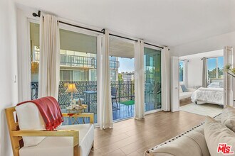 9950 Durant Dr in Beverly Hills, CA - Building Photo - Building Photo