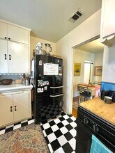 209-211 N Tennant St in Dallas, TX - Building Photo - Building Photo