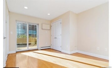 1002 E 35th St, Unit 4 in Brooklyn, NY - Building Photo - Building Photo