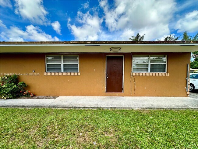 6035 SW 39th St in Miramar, FL - Building Photo - Building Photo