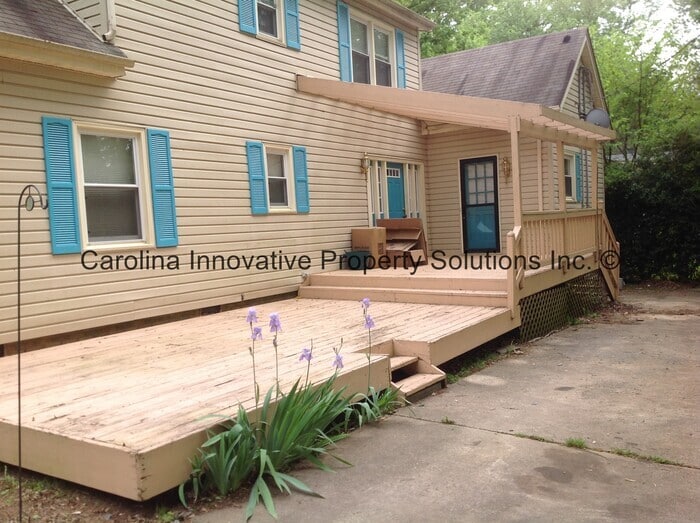 7622 Helmdale Ave in Charlotte, NC - Foto de edificio