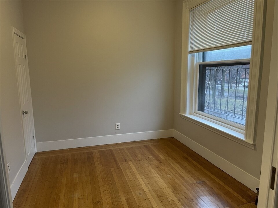 295 Commonwealth Ave, Unit 2A in Boston, MA - Building Photo