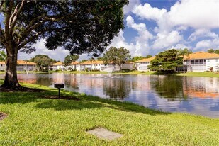 2526 Orchid Bay Dr in Naples, FL - Building Photo