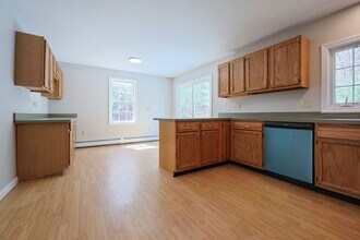 127 Brook Rd in Warren, MA - Building Photo - Building Photo