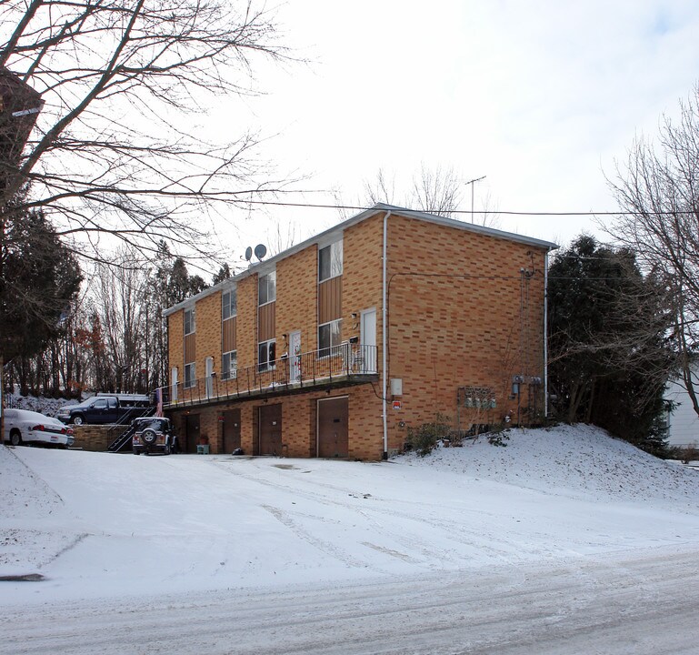 112 W Hall St in Kent, OH - Building Photo