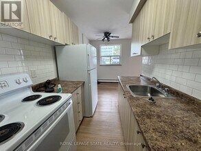 105 Tia Dr in Hamilton, ON - Building Photo - Building Photo