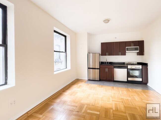 201-205 W 11th St-Unit -5G in New York, NY - Building Photo - Building Photo