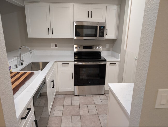 12704 NE 144th St, Unit A103 in Kirkland, WA - Building Photo - Building Photo