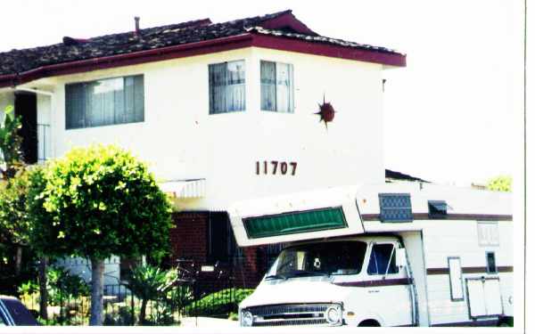 11707 S Vermont Ave in Los Angeles, CA - Building Photo