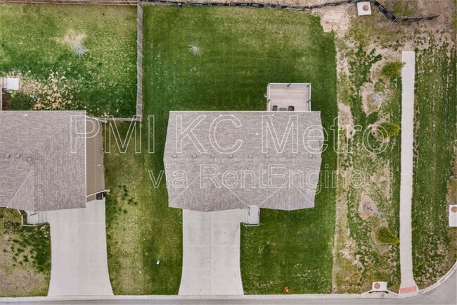 21116 E 8th St S in Independence, MO - Foto de edificio - Building Photo