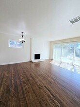 121 Camellia Ct in San Bruno, CA - Foto de edificio - Building Photo