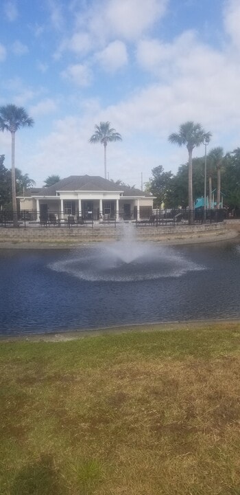 10212 Regent Park Dr in Orlando, FL - Building Photo