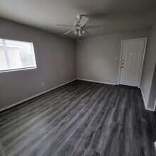 3807 Maverick Crk Rd in San Antonio, TX - Foto de edificio - Building Photo