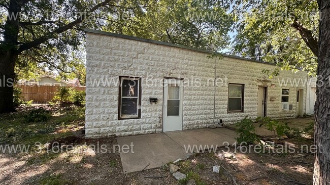 property at 407 N Clayton Ave