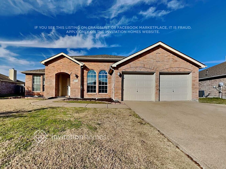 108 Greenfield Trail in Forney, TX - Foto de edificio