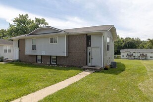 7217 N Moberly Dr in Columbia, MO - Building Photo