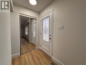 23 Arrowhead Crescent in Kitchener, ON - Building Photo - Building Photo