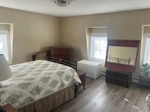 35 Grove St in Rochester, NH - Building Photo - Building Photo