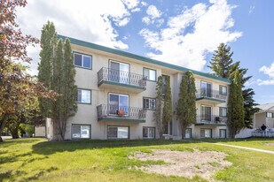 Westwood Manor in Red Deer, AB - Building Photo