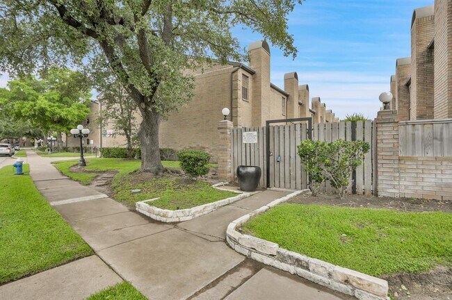 property at 9850 Pagewood Ln
