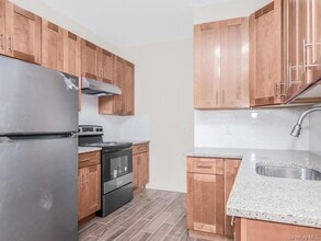 409 Warburton Ave in Yonkers, NY - Building Photo - Building Photo