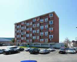 Christos Kalivas Apartments in Manchester, NH - Foto de edificio - Building Photo