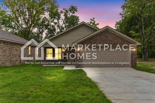 property at 814 W 21st St