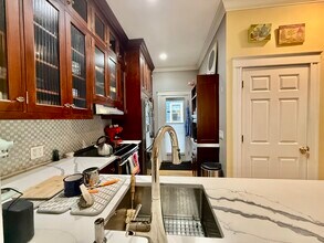 381 Huron Ave, Unit A in Cambridge, MA - Building Photo - Building Photo