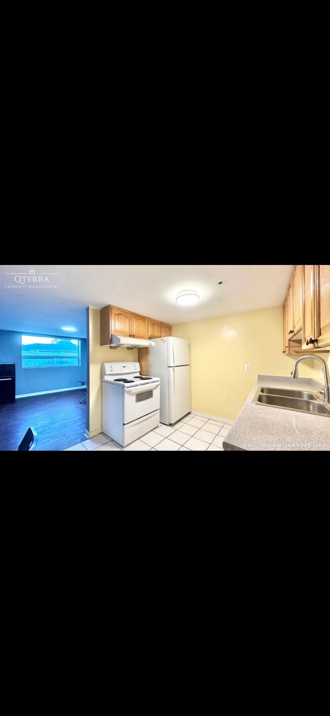 66 Hollyhedge Dr in Toronto, ON - Building Photo - Building Photo