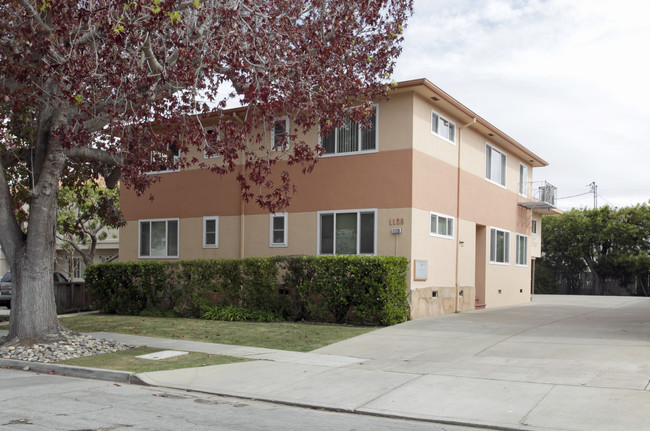 1129 Rhinette Ave in Burlingame, CA - Foto de edificio - Building Photo