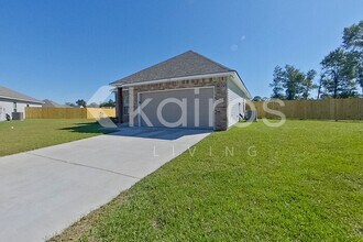 112 Hendrix Rd in Carencro, LA - Building Photo - Building Photo