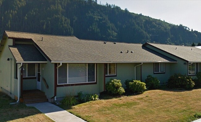 302 1st St in Morton, WA - Building Photo - Building Photo