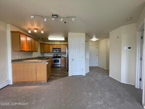 11351 Discovery View Dr in Anchorage, AK - Foto de edificio - Building Photo