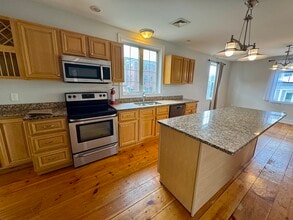 15 Ames St, Unit 2 in Providence, RI - Foto de edificio - Building Photo