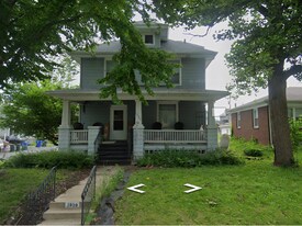 939 Pershing Ave in Davenport, IA - Building Photo