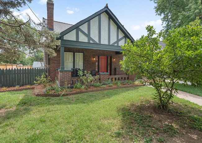 1002 Fairwin Ave, Unit 2 in Nashville, TN - Building Photo - Building Photo