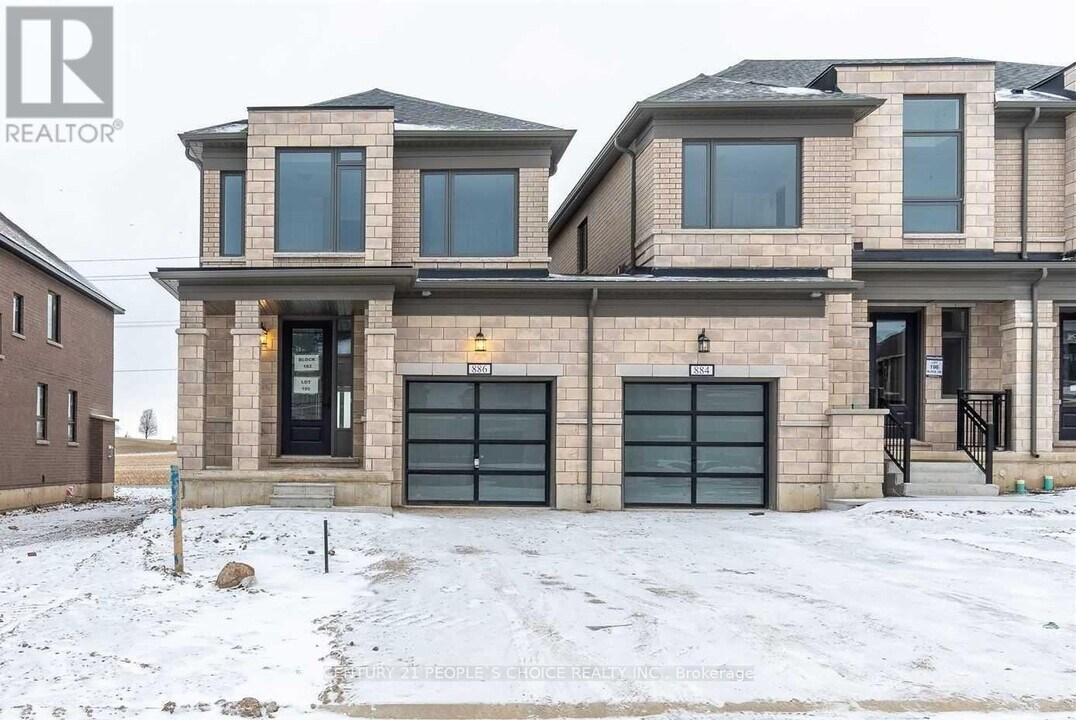 886 Sobeski Ave in Woodstock, ON - Building Photo