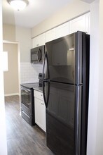 10015 Groh Rd-Unit -6 - UPG+ in Grosse Ile Township, MI - Building Photo - Building Photo