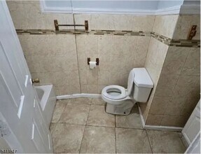 588 S 10th St, Unit 1B in Newark, NJ - Building Photo - Building Photo