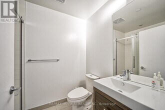 66 Forest Manor Rd in Toronto, ON - Building Photo - Building Photo