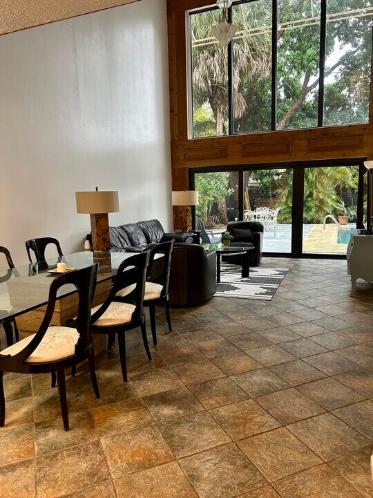 12745 Westhampton Cir in Wellington, FL - Building Photo
