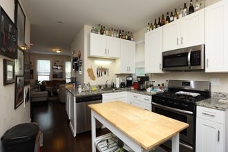2619 N Southport Ave, Unit J06P in Chicago, IL - Foto de edificio - Building Photo